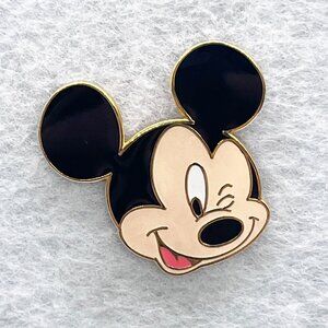 🔮 5/$25‎ Disney Mickey Faces Winking Pin